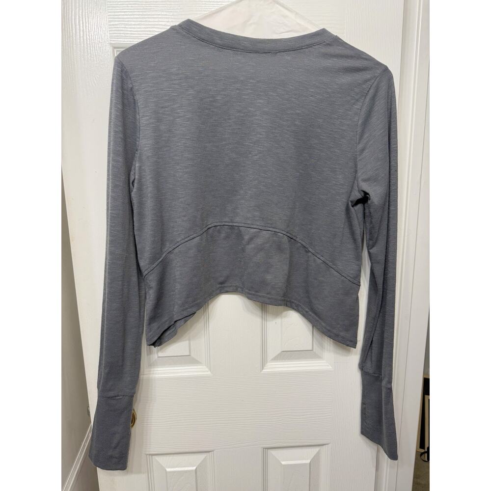 Women’s Long Sleeve Cropped Sharkbite Hem Tee In Dk. Gray -Size M - Picture 2 of 9